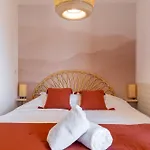 Proche Plage, Avec Piscine Et Climatisation, Parking Prive - Arrivee Autonome - Lit Queen Size