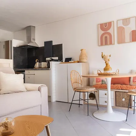 Proche Plage, Avec Piscine Et Climatisation, Parking Prive - Arrivee Autonome - Lit Queen Size *