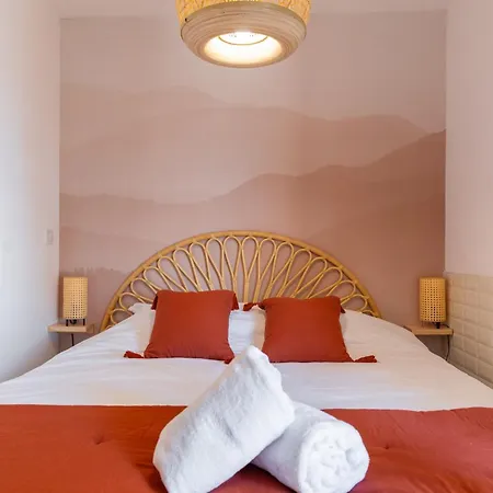 Proche Plage, Avec Piscine Et Climatisation, Parking Prive - Arrivee Autonome - Lit Queen Size