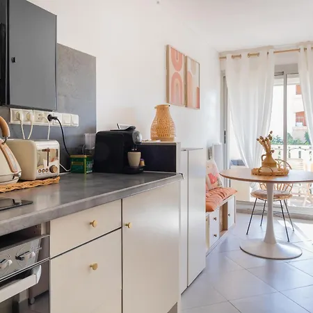 Votre séjour reposant proche plage, climatisation, piscine et parking privé - arrivée autonome - lit queen size Appartement La Seyne-sur-Mer