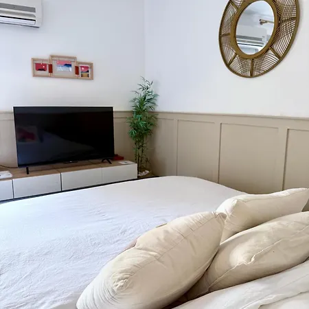 Proche Plage, Avec Piscine Et Climatisation, Parking Prive - Arrivee Autonome - Lit Queen Size *